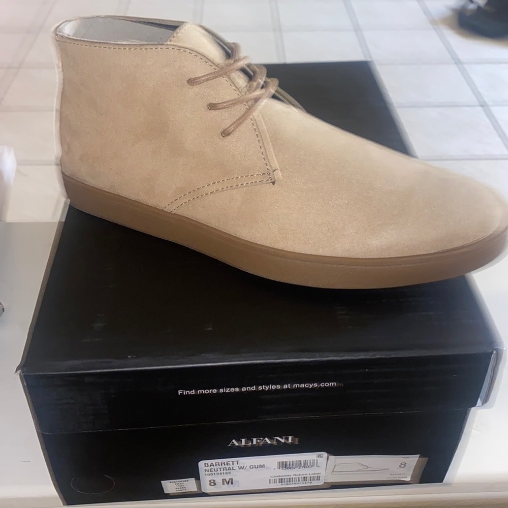 NEW NEW!!!! Men Casual Suede Tan Shoes